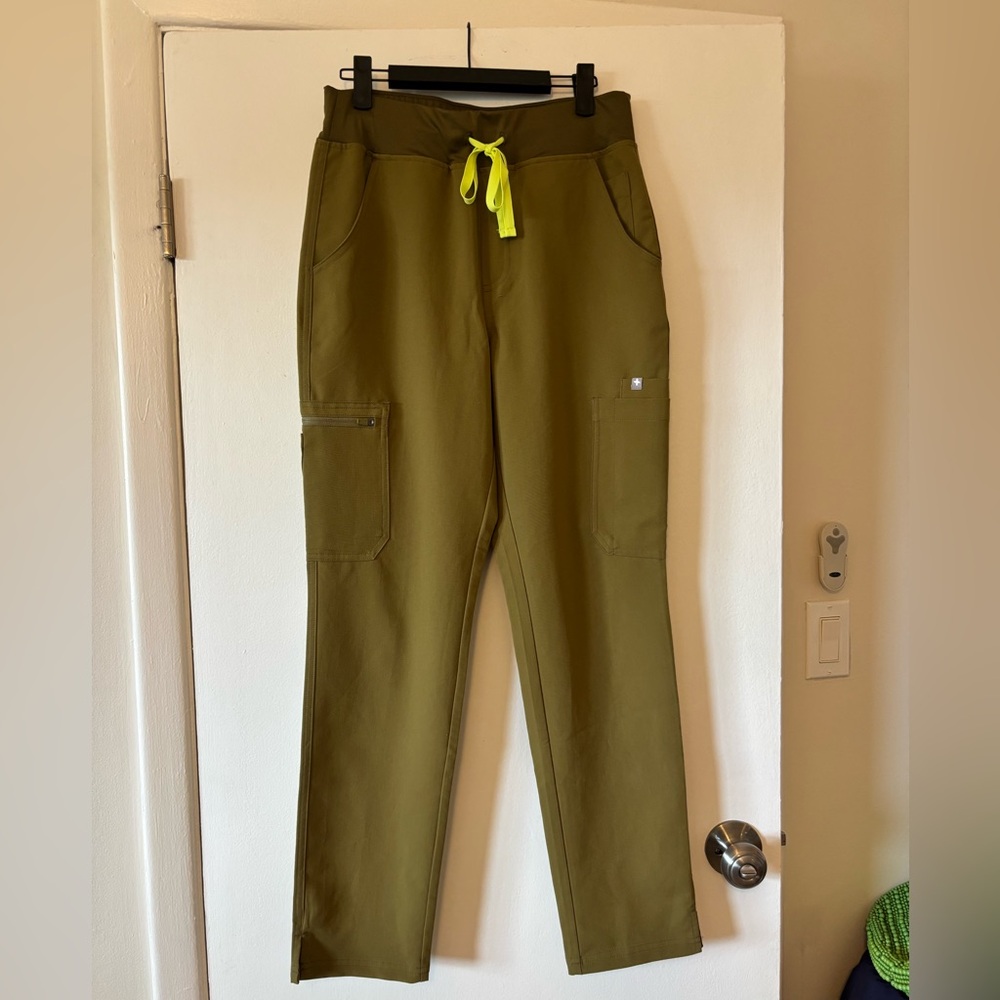 Figs Martini Olive Small Yola scrub pants